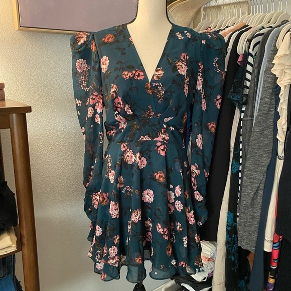 Lini Women’s Green Isabelle Puff Sleeve Floral Dress - Picture 4 of 16